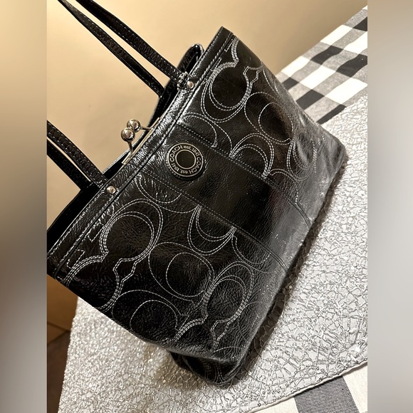 Coach ❤️Kiss Snap Patent Leather Mono Satchel - Picture 1 of 16